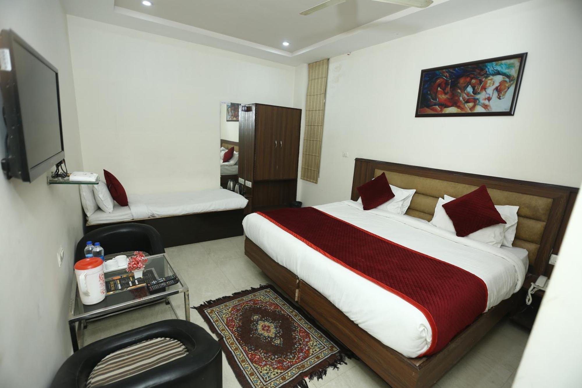 24 Hotel & Resort Agra  Exterior foto